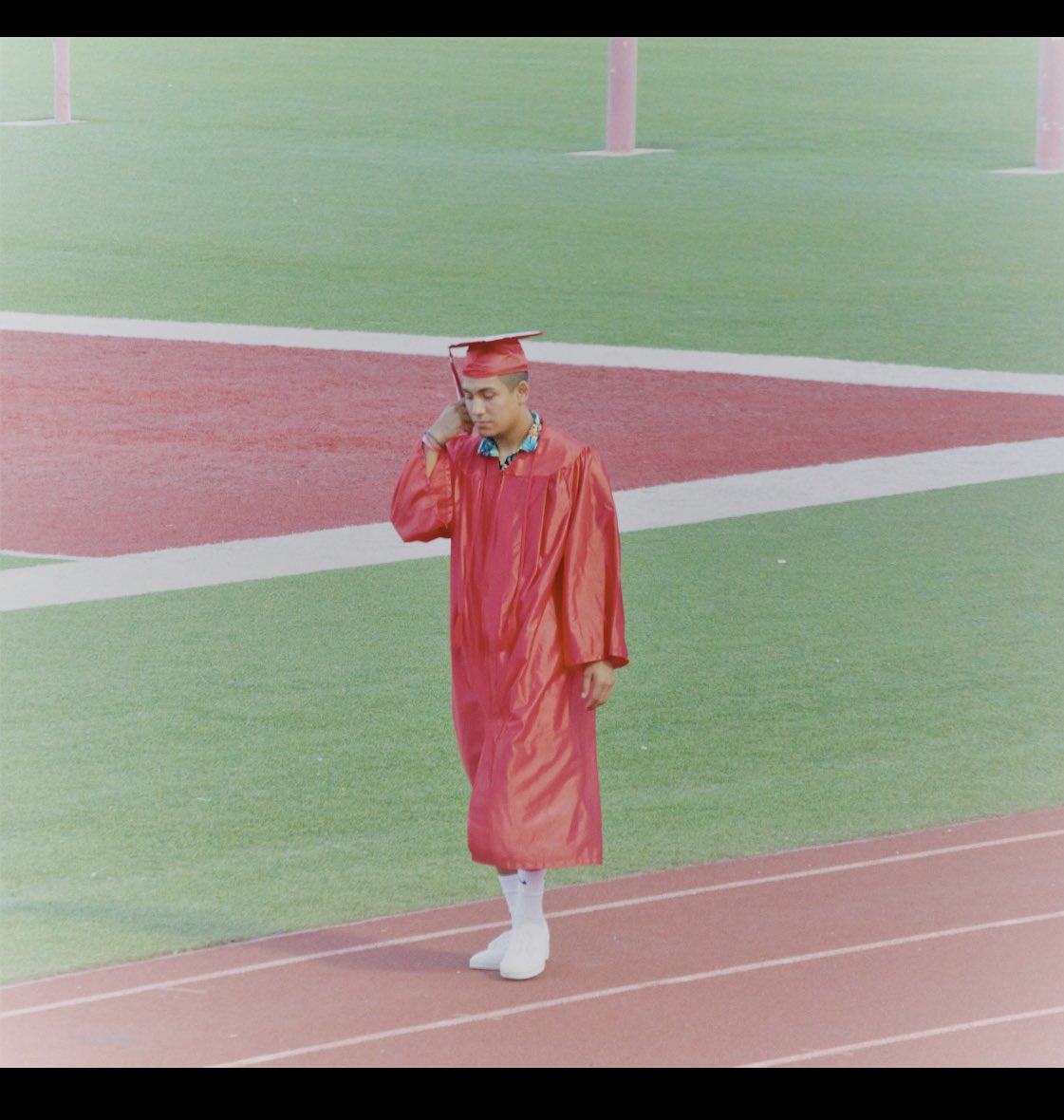 brando_james3's tweet photo. 1 full week out of high school and I’m glad to say I finished strong. #1 in my class , 4.0 gpa , accepted into Rice university, NHS 3 years of high school and and estimated 38,000 dollars in scholarships 👨🏽‍🎓 bless up https://t.co/Mgoz3HOlir