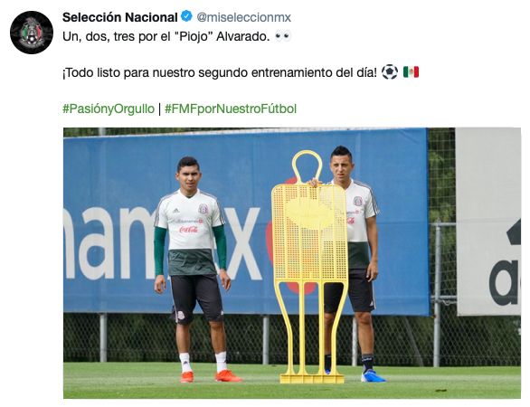 CruzAzul's tweet photo. 👀 Se los encargamos, @miseleccionmx 😅
¡Mucho éxito en esta Copa Oro! 👊🏻 https://t.co/Ur7CghjFRT