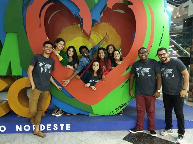 projetoflechas's tweet photo. Os alunos da Turma 2019 já estão em Recife! Agora é rumo à cidade de Lajedo para viver esse tempo poderoso! #goflechas🌎 #roadtrip #missoes #lajedo https://t.co/x0nwGX9YlI