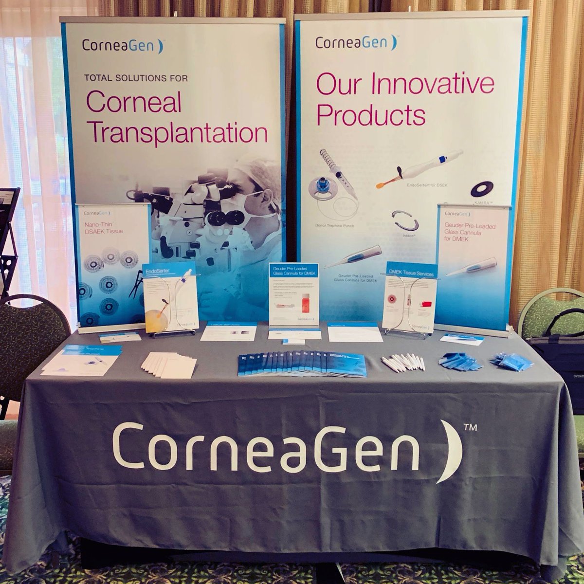 CorneaGen_'s tweet image. Greetings from the #KiawahEye meeting on Kiawah Island in South Carolina! We kicked off today in the exhibit hall, networking with industry professionals and letting them know how our innovative products and services are bringing cutting-edge cornea care #frombenchtobedside! 🙌🏝