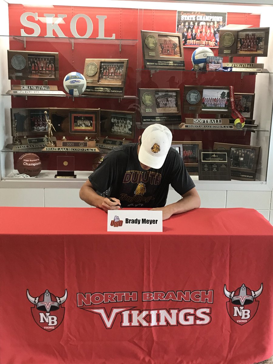 Jabbe462's tweet photo. Exciting day! Brady Meyer signed his NLI and will be a UMD Bulldog this season!!   🐶🏒 https://t.co/m9Przk0La6