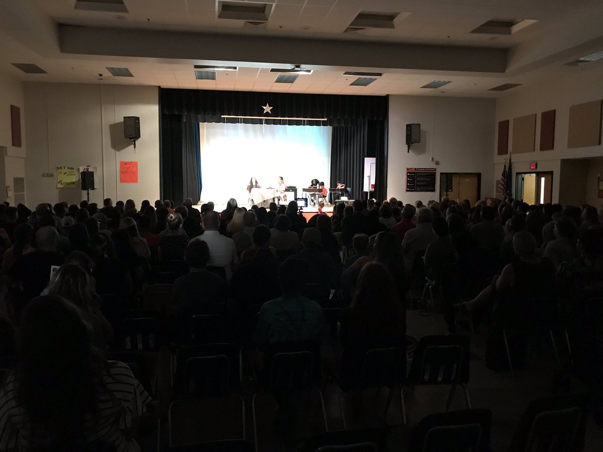 dhartley60's tweet photo. @YCSD @TMSTigers1 Packed house at TMS for the spring drama production called ”Social Media Mayhem.” Lots of hard work and leadership went into this production. Great job Tigers! ROAR’n https://t.co/9jG6OWH8dR