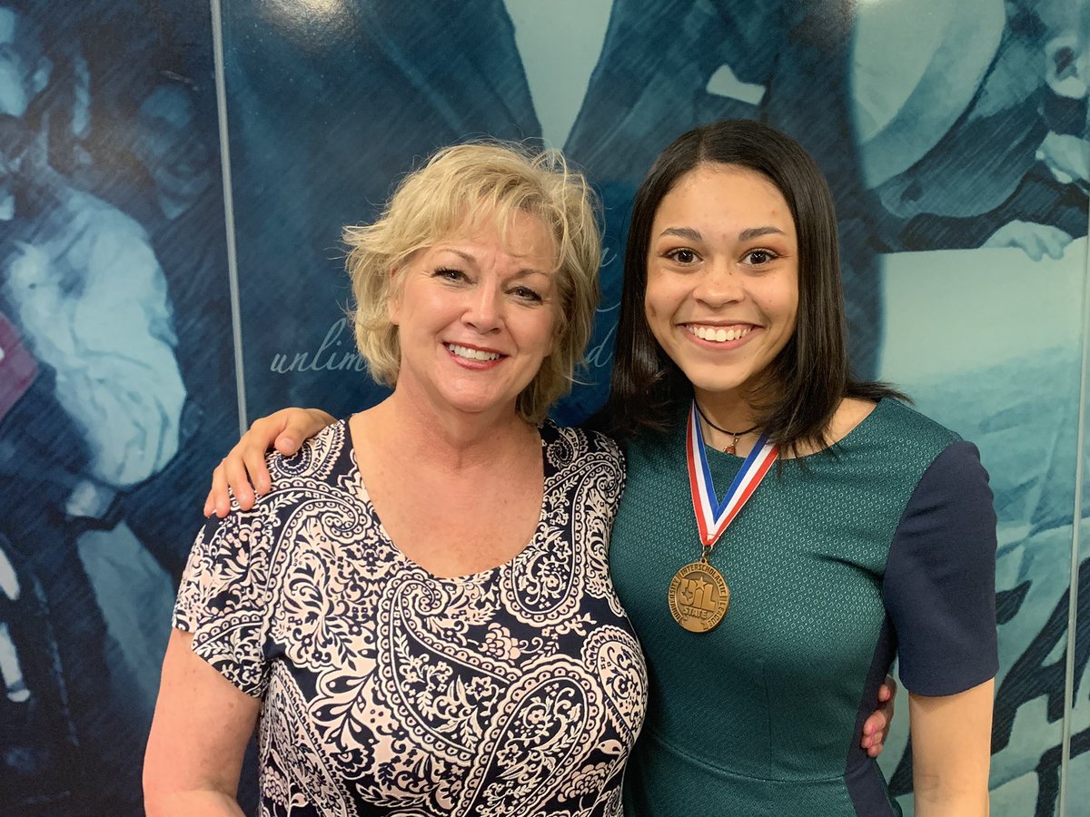 TLUILAcademics's tweet photo. Lizzy finished 5th in Prose Interpretation at the State level! She is our first State finalist in over 15 years and we are so incredibly proud. We are also blessed to have Ms. Cindi Stokes as an awesome coach. Amazing job Lizzy! @RELRedRaiders @EastTexCraw @REL_Theatre https://t.co/3x4Bv63sgQ
