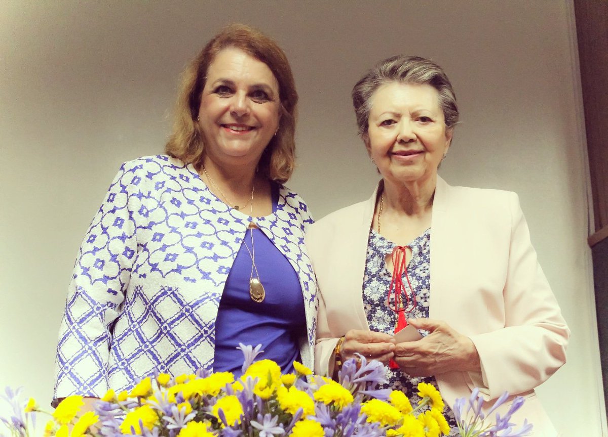 TomasAlvaEdison's tweet photo. Manola Giral de Lozano, Head of UNAM’s Incorporation and Revalidation of Studies Directorate (DGIRE), honored us with her presence in 12th graders’ graduation ceremony. We are thankful for the beautiful words she addressed to our students. @SI_UNAM #BeTAE #UNAM https://t.co/YnV87X7BPf