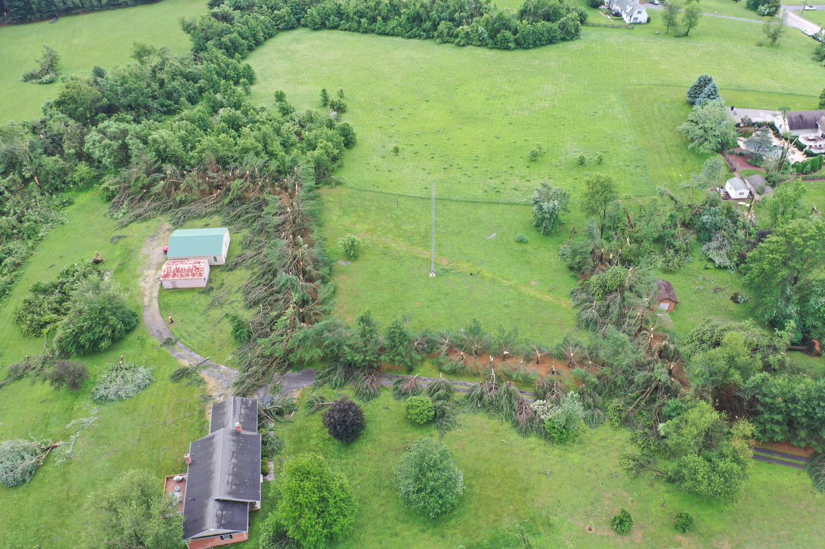 hoversolutions's tweet photo. Photos of a *possible* tornado damage path spotted in Dayton, MD this afternoon. Photos by us, may be shared with attribution.

#mdwx #mdtornado #daytonmd #hocomd #marylandweather #tornado #tornadowarning #howardcountymd https://t.co/gNCuB7sLHb