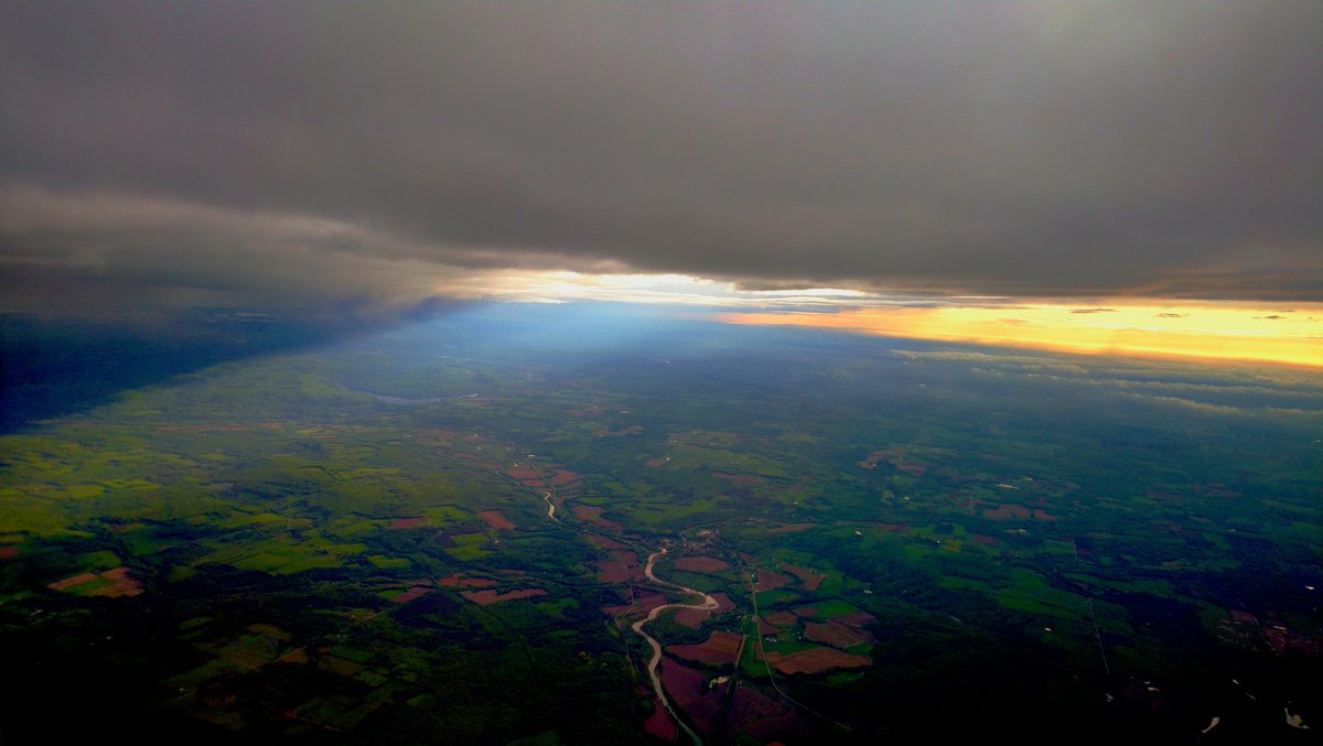 AFTamronTech's tweet image. On my way to Buffalo due to severe weather we are flying at just 8k feet #TMobileWingman