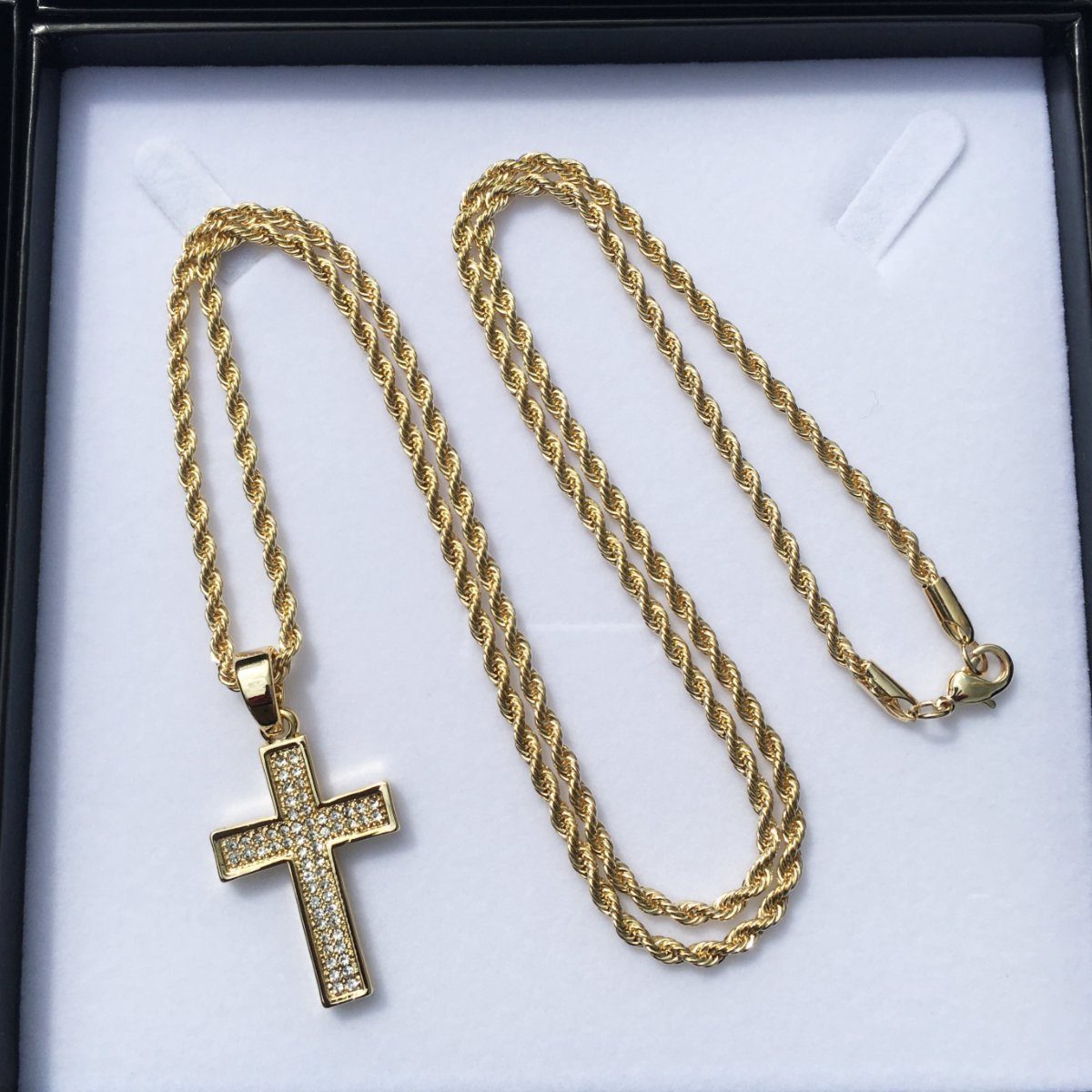 Sell4Profit's tweet photo. PVD Gold Iced Out Bling Classic Diamond Studded Catholic Cross Micro Pendant Necklace 30 inches Rope Chain included #jewellery #bracelets
£3.75
➤ https://t.co/h00XW1cbus https://t.co/UNyXWqFdAW
