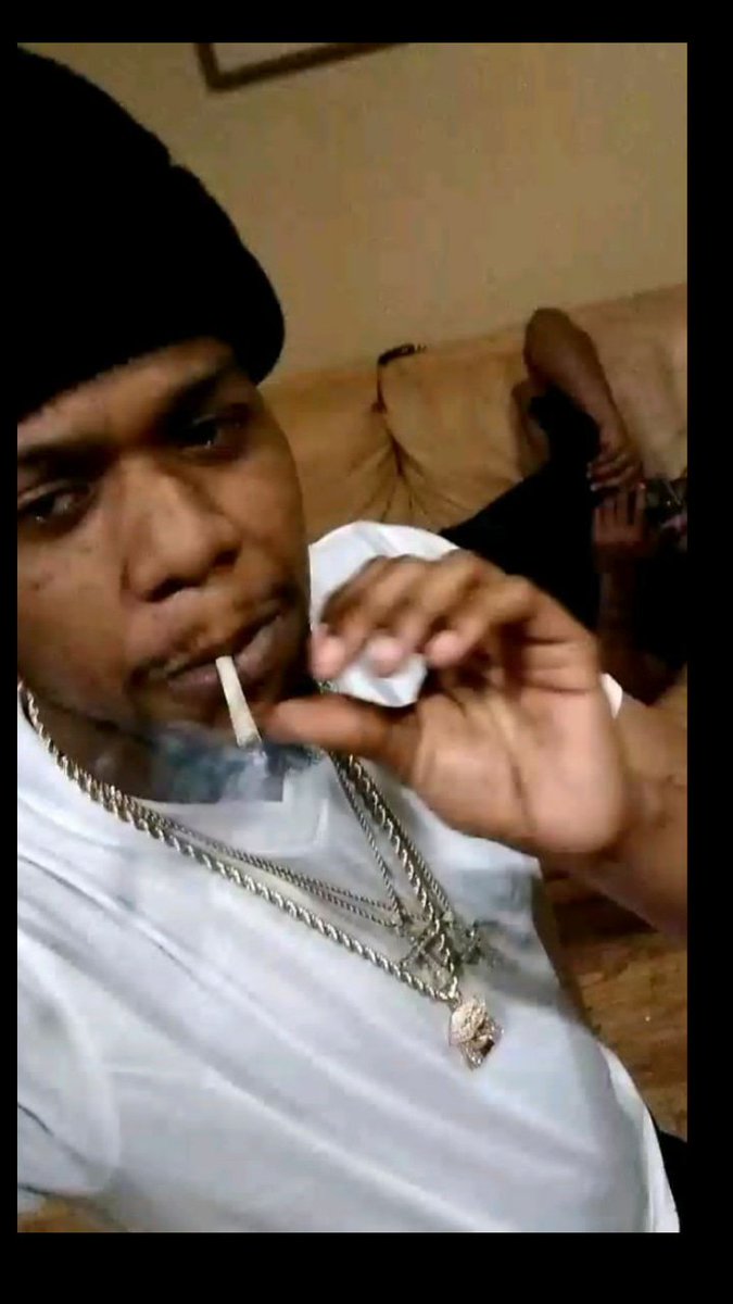 penth0use_P's tweet photo. Yp in the background #FADED #SOUTHSIDE #Queens #NYB #WeAllIn https://t.co/ljTM57ligM