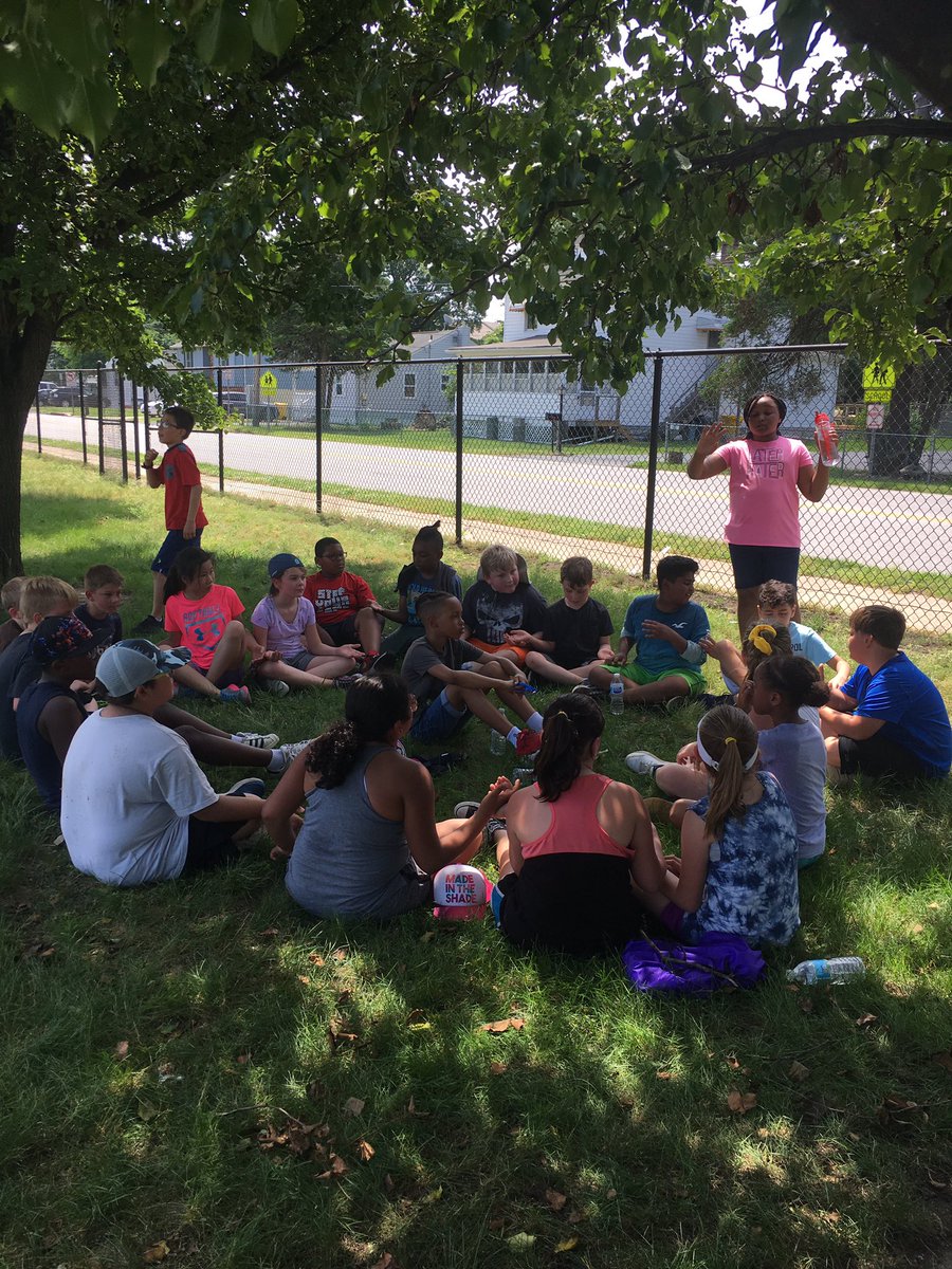 RHLeeESGrade4's tweet photo. Fun at Field Day 2019 #WeAreBetterTogether #aacpsawesome @RHLeeESAACPS https://t.co/Vb2aTOebcX