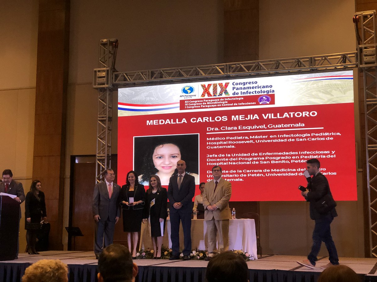NancyVir's tweet photo. Qué bonito sentimiento, Dra. Clara Esquivel, Infectóloga pediatra egresada del @HRooseveltGT recibe la primera medalla al mérito Dr. Carlos Mejía Villatoro en el XIX Congreso Panamericano de Infectología #API2019 👏🏼👏🏼👏🏼👏🏼 https://t.co/6AZMFIZE0Y