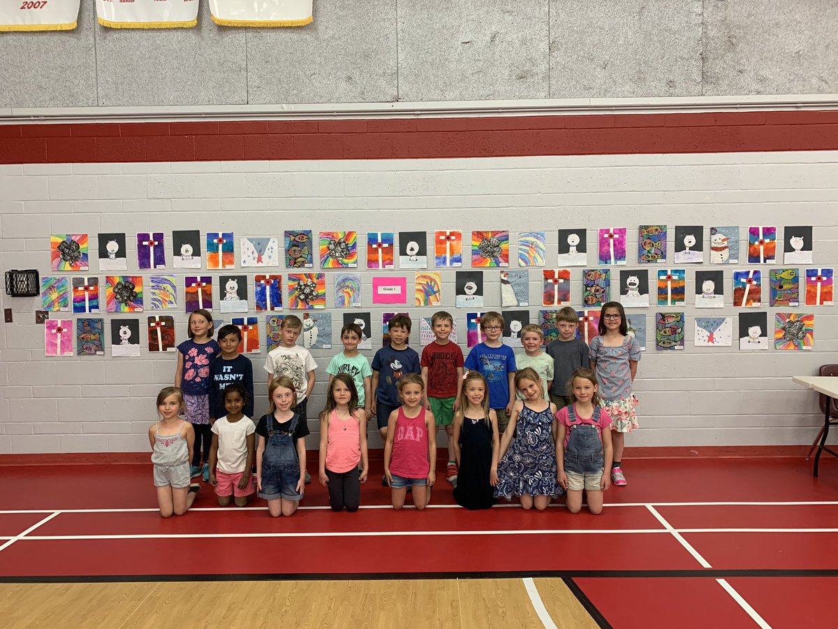 MissLeurer's tweet photo. Gr. 1s self selected 3 art pieces each that they were most proud of for the Community Morning Art Show! 🖼 #gradeonefun https://t.co/FaieQhFnWv