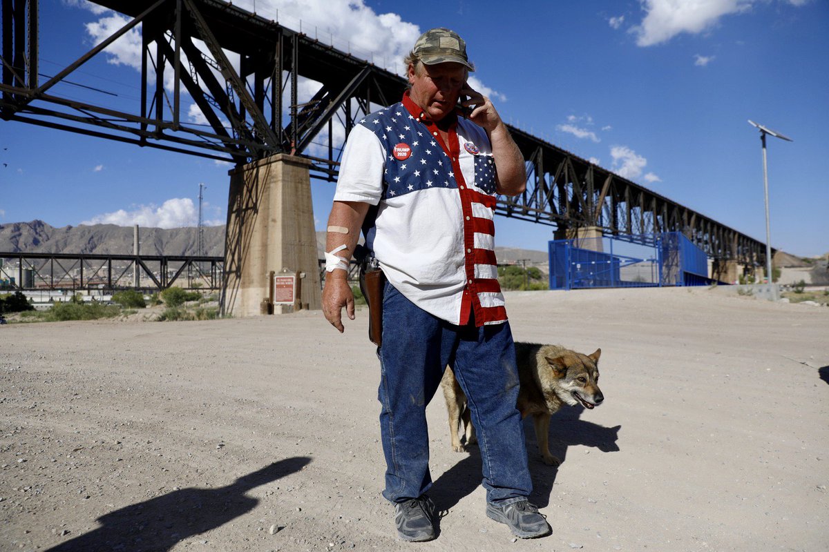 i_p_a_1's tweet photo. .@WeBuildtheWall held a rally and ribbon cutting to celebrate the completion of the new #borderbarrier in #SunlandPark, NM. The group raised nearly 23 million on @gofundme to build the fence on private land. #onassignment @TexasTribune #lafrontera #webuildthewall #elpaso #juarez https://t.co/CvmyAL5I47