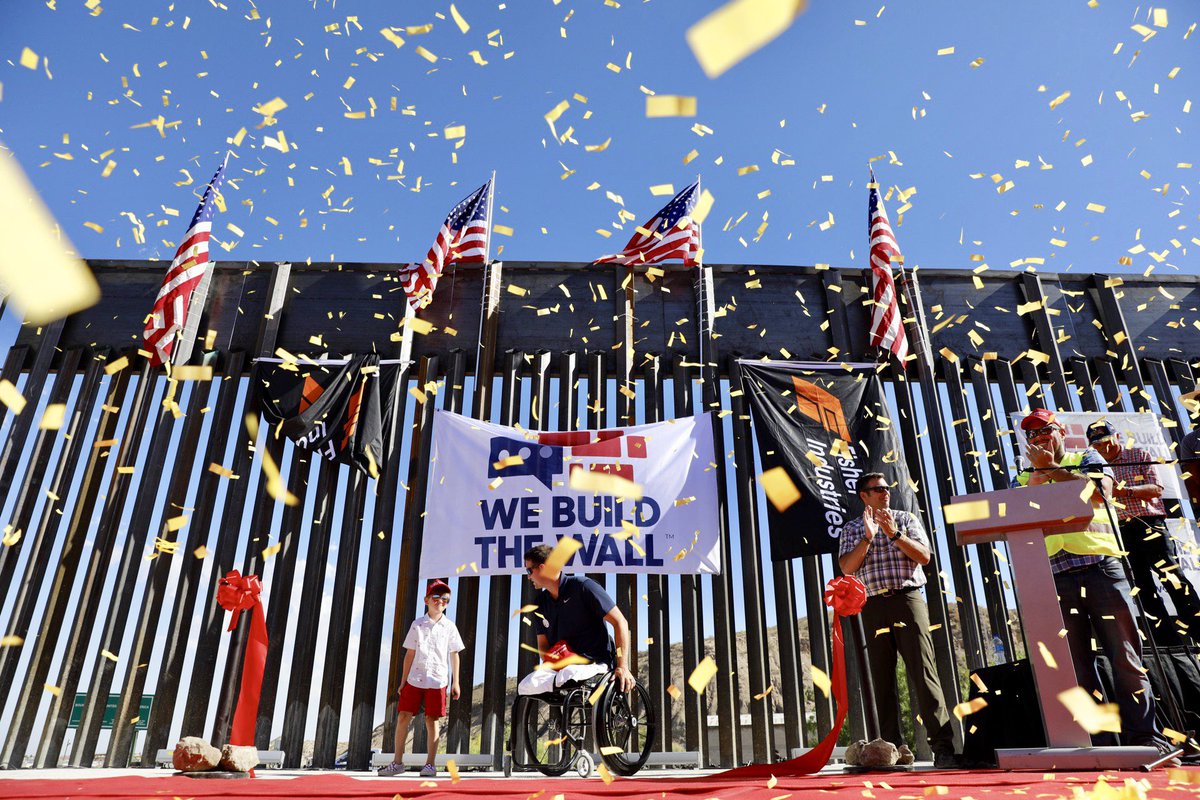 i_p_a_1's tweet photo. .@WeBuildtheWall held a rally and ribbon cutting to celebrate the completion of the new #borderbarrier in #SunlandPark, NM. The group raised nearly 23 million on @gofundme to build the fence on private land. #onassignment @TexasTribune #lafrontera #webuildthewall #elpaso #juarez https://t.co/CvmyAL5I47