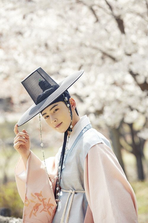 eunwooarchives's tweet photo. ↳ 190529
    cr. eunwoo instagram post
#차은우 ; #아스트로 https://t.co/AbpMSwmlKo
