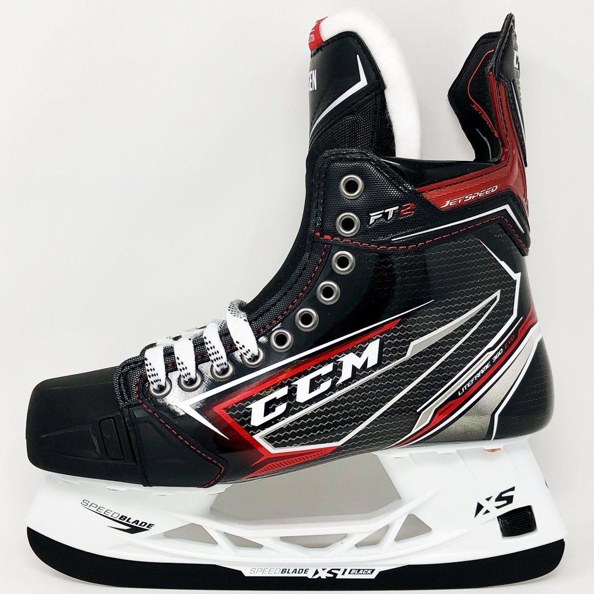 cyclonetaylor's tweet photo. Just arrived 👀 (swipe 👉)! Pair of fully-custom @CCMHockey #JetspeedFT2 skates for #Surrey store customer Jake Nielsen 🔥 😎.

Sizing: 6.5 (left), 6.25 (right), custom metatomic tongues, SpeedBlade XS1 Black steel (!), waxed laces. Boom 💥 #ccmtotalcustom #totalcustom https://t.co/JNjQuKz8K6
