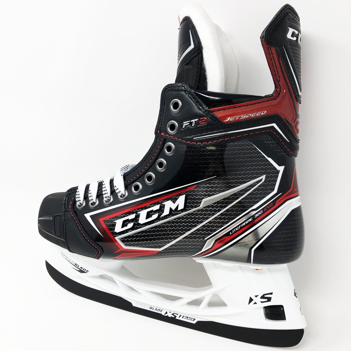 cyclonetaylor's tweet photo. Just arrived 👀 (swipe 👉)! Pair of fully-custom @CCMHockey #JetspeedFT2 skates for #Surrey store customer Jake Nielsen 🔥 😎.

Sizing: 6.5 (left), 6.25 (right), custom metatomic tongues, SpeedBlade XS1 Black steel (!), waxed laces. Boom 💥 #ccmtotalcustom #totalcustom https://t.co/JNjQuKz8K6