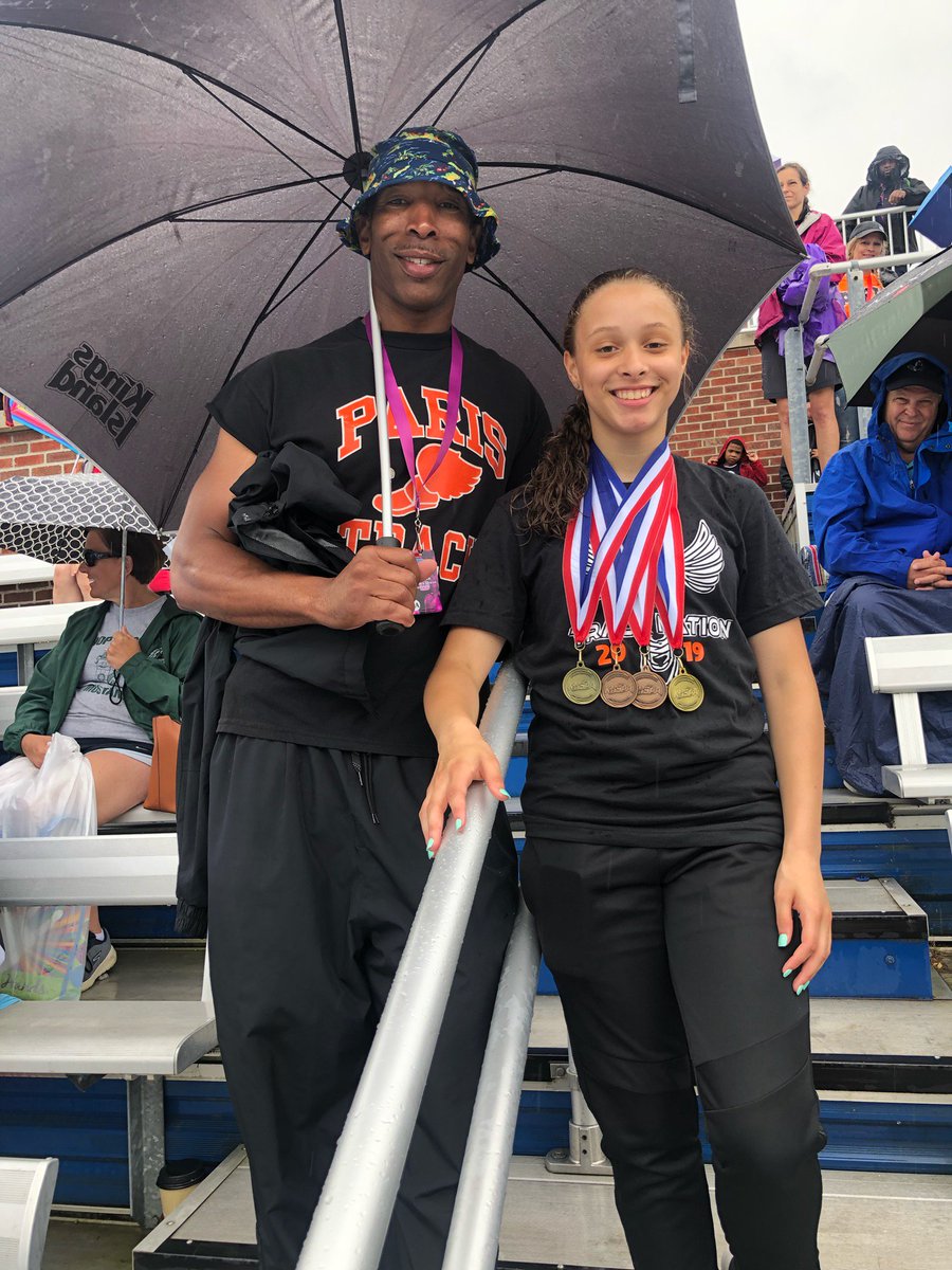 doctorofsports's tweet image. Paris freshman sprinter Taesha Speaks with Paris Track Coach Brian Washington... Speaks' state title in the 100 and 200 meter dash, gives the long-time Paris Coach his program's first state individual track title! 

@PHSRen @PHS_FB_KY @ParisKYiHigh