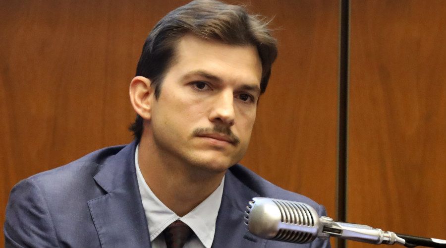 ChicasPost's tweet photo. El actor #AshtonKutcher acudió a testificar sobre el asesinato de una mujer en Los Ángeles con la que iba a salir  https://t.co/vOzrY7ci1L https://t.co/W8x8QlDGM3