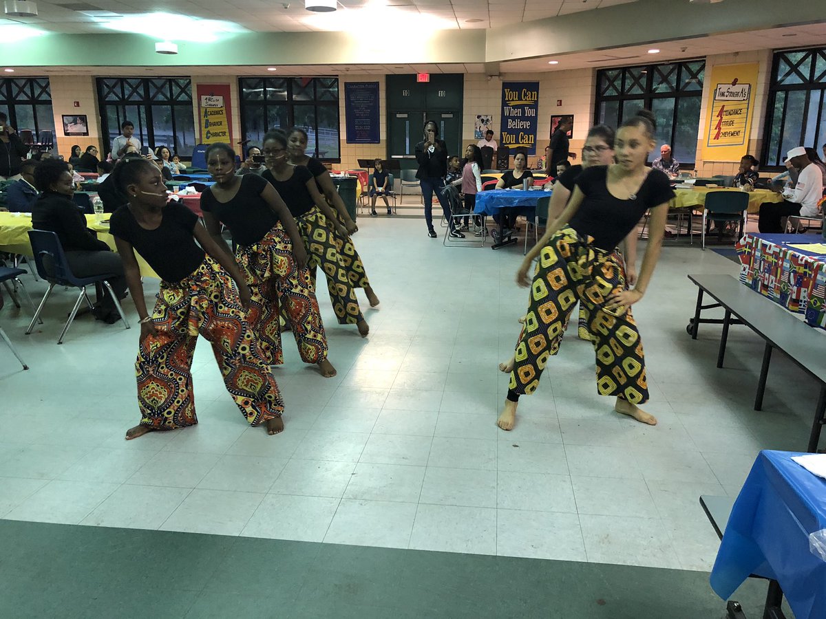 Read_Principal's tweet image. More pictures from our Multicultural Art Night &amp;amp; Dinner. An extra special thanks to Mr. Gemberg, Ms. LeBlanc, Mr. Prieto, Mr. Ramirez, Ms. McBride, Ms. Tutoli &amp;amp; Ms. Tucci for planning the night. We had many staff participate to help make the night fun for all. #WeAreReadSchool