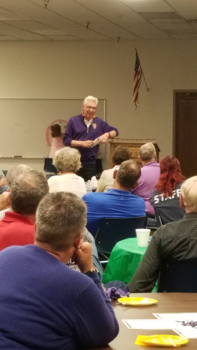 Michele_Dirkx's tweet photo. Congratulations on 31 years of a boy's golf Tradition of Excellence, Coach Bomgaars! You will be missed! #CatchingExcellenceInSCSD https://t.co/NSOzC7JnCB