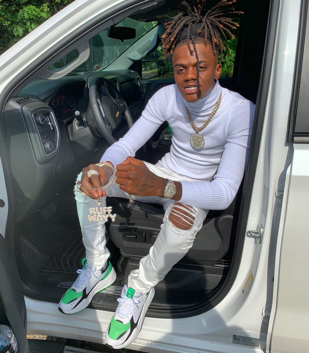 JayDaYoungan's tweet photo. Ainn on no MOLLYYY Percocets all inside of my body #23ISLAND #BLOODDIAMONDZ 👻🧟♂️BIG23 https://t.co/oKFHgrPoLC