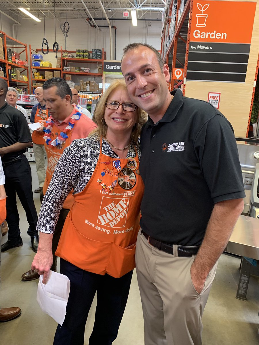 thdShannon's tweet photo. So excited for Crystal to meet our award winning provider partner Ross from @arcticaircon. #ProviderOfTheYear #HVAC #AwesomePartner #WorldClass #MillionDollarMan https://t.co/dvTv8ZmHdI