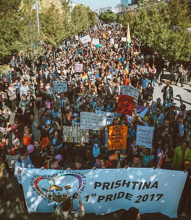 In 2017,  people from the woods celebrating love for Pristina’s 1st LGBTI Pride Parade with NO incidents during the pride ❤️🏳️‍🌈
<a href="/SerbianPM/">Aна Брнабић</a> #literallyjustemergedfromthewoods #PeopleFromTheWoods