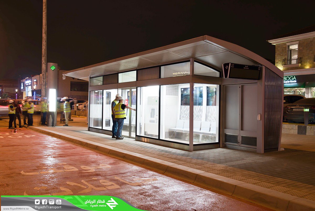 RiyadhTransport's tweet photo. بحمد الله وتوفيقه- بدأ تركيب محطات #حافلات_الرياض في مواقعها، وذلك تمهيداً للانطلاق في الاختبارات التشغيلية للمحطة https://t.co/l94Fm3xftL