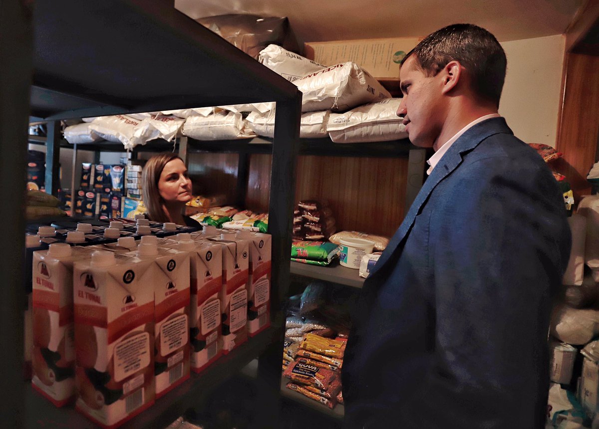 jguaido's tweet photo. El centro de nuestra política es poder generar oportunidades. Para eso debemos atender a los más vulnerables y detener la emergencia humanitaria.

Nos honra poder colaborar con cientos de venezolanos que salvan vidas. Sabemos que para detener la tragedia debe cesar la usurpación. https://t.co/0RjCthD6zP