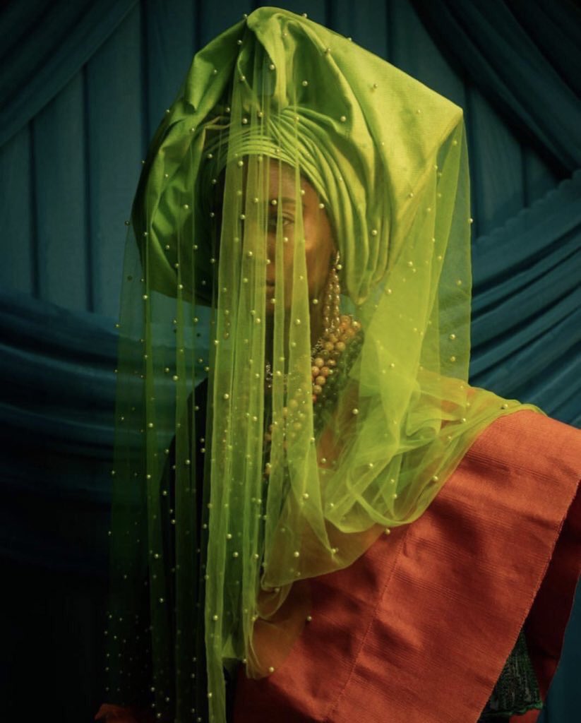 Lakin Ogunbanwo’s ‘e wá mo mi’ is a series that explores the culture around Nigerian brides + marriages. @vogue_italia spoke with Lakin about this collection + featured it on their site. To me, Rih wearing Nigerian bridal headdress in Guava Island is reminiscent of this series