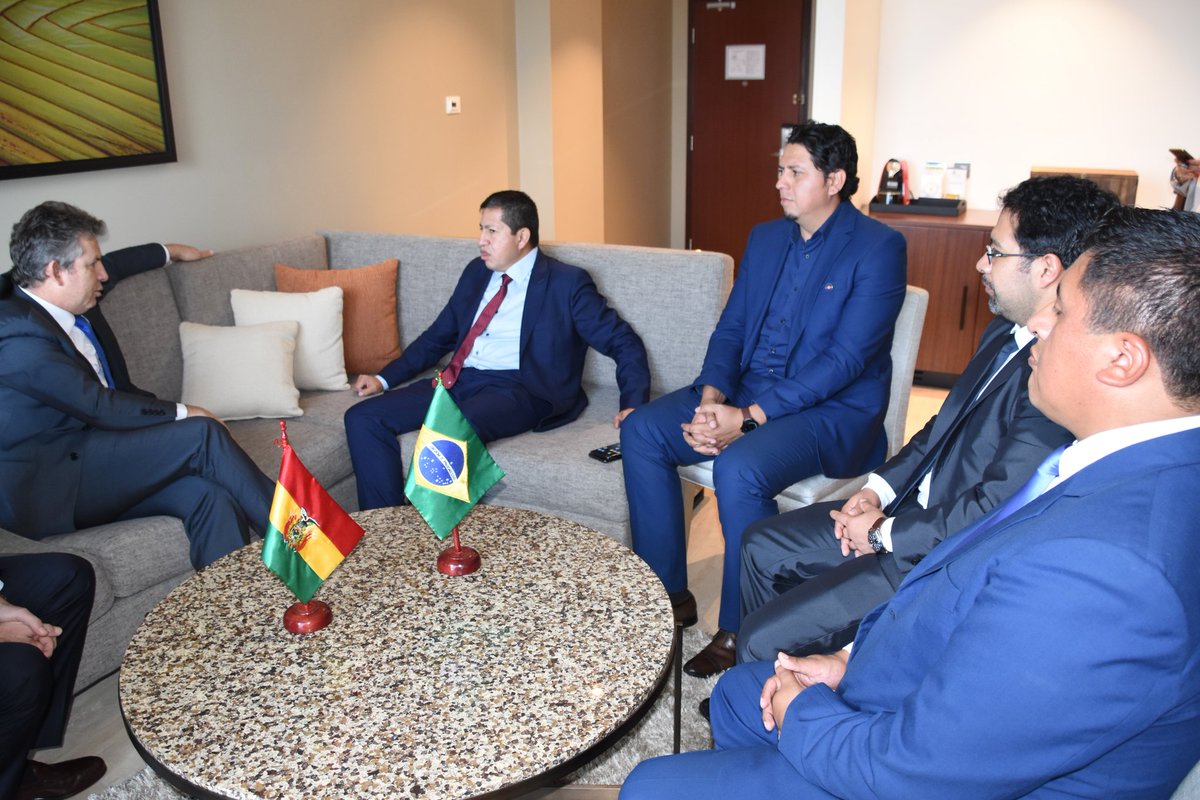 LuisSanchezMH's tweet photo. Acordamos con el gobernador @MauroMendes40 hacer una sociedad con MT-Gas para comercializar y distribuir gas y GLP en el estado brasilero, además existen oportunidades de participar como socios en termoeléctricas en el lado brasilero. Es una buena noticia para Bolivia. https://t.co/glyWc9ysdi