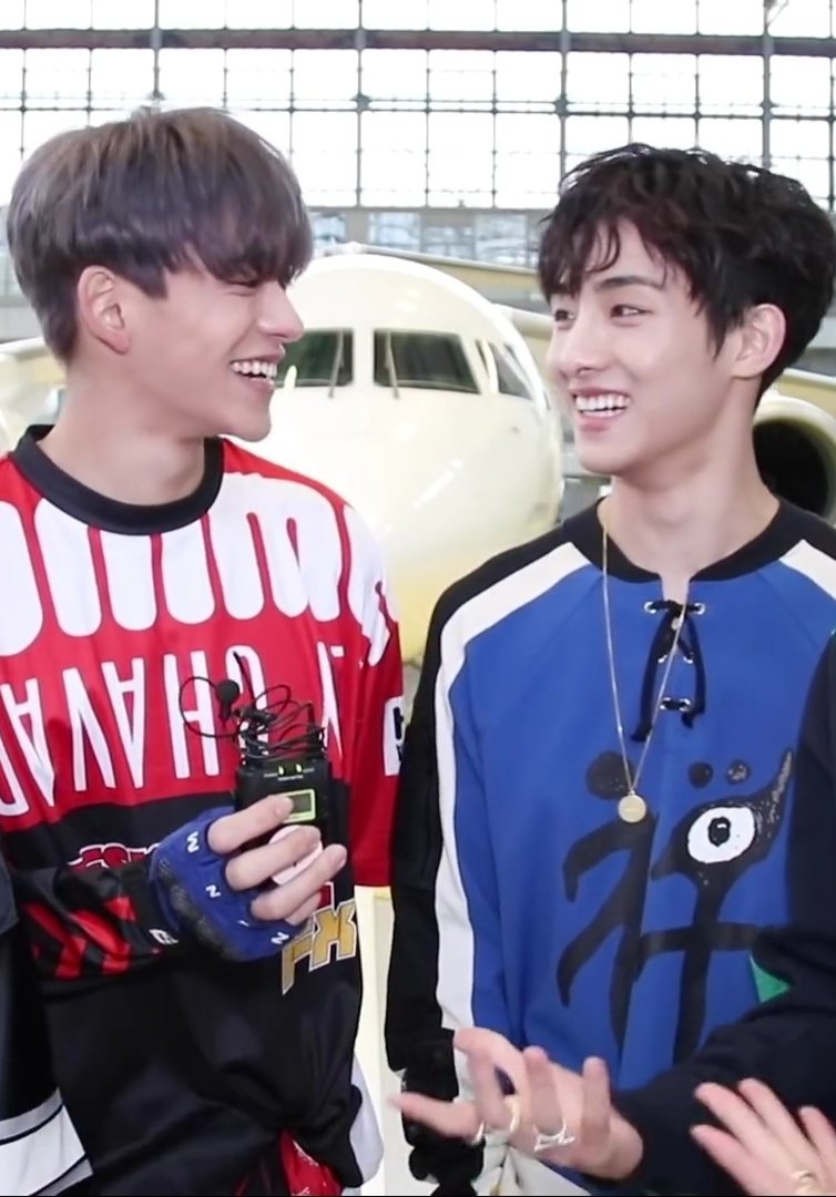 Dongcasarchive's tweet photo. 🤭😁
#윈윈 #WINWIN #董思成 #루카스 #黄旭熙 #LUCAS #동카스 #WayV_TakeOff https://t.co/nDgdRlATLZ
