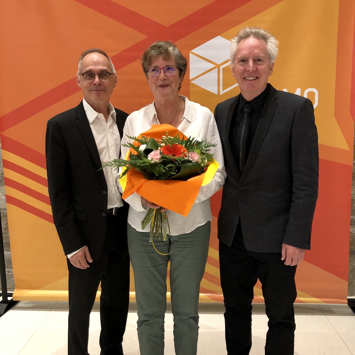 colloqueACMQ's tweet photo. Toutes nos félicitations à Dominique Mégard, présidente de @cap_com , pour cette l'obtention du premier prix honoraire de l’ACMQ. 

#PlumeExcellence2019 https://t.co/khE8VFCHJj