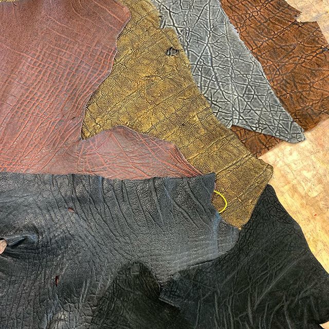 AnvilCustoms's tweet photo. #elephantleather : Cognac, Vintage Gray, GoldRush, Vintage Bark, semi gloss black & Matte Black Available now. #ryantheanvil #ethicallysourced #honor #elephanthide #elephantwallet #savetheelephants https://t.co/i3sdyr72ec https://t.co/E2wHOrddll https://t.co/i2NkgpMsxC