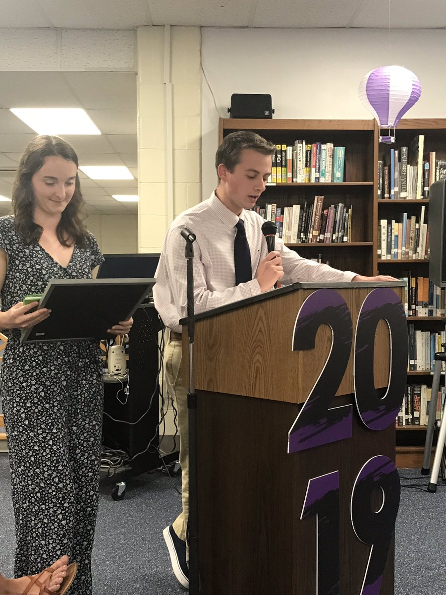 PrincipalCetner's tweet photo. Thanks to all the families who joined us for the Senior Awards Night &amp; hypnotist show this evening! Also a big THANK YOU to class advisors @strodehistory and Ms. Booker for organizing this fun event! @bourne2019 #bourneseniors19 #seniorweek https://t.co/WYaUKX6Gr2