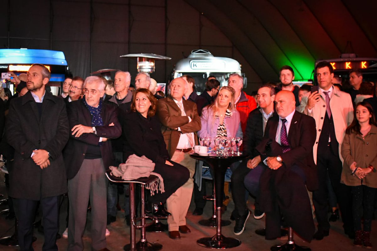 AliciaCiciliani's tweet photo. #ExperienciaBioBus 🚎⚡ Presentación del Trolebús 100% santafesino desarollado por @ENERFE_SF, @MoviRosario y pymes locales. Políticas públicas integradas del @GobSantaFe que apoyan la producción provincial. #Innovación de triple impacto #SomosLoQueHacemos https://t.co/qC75EVGsup