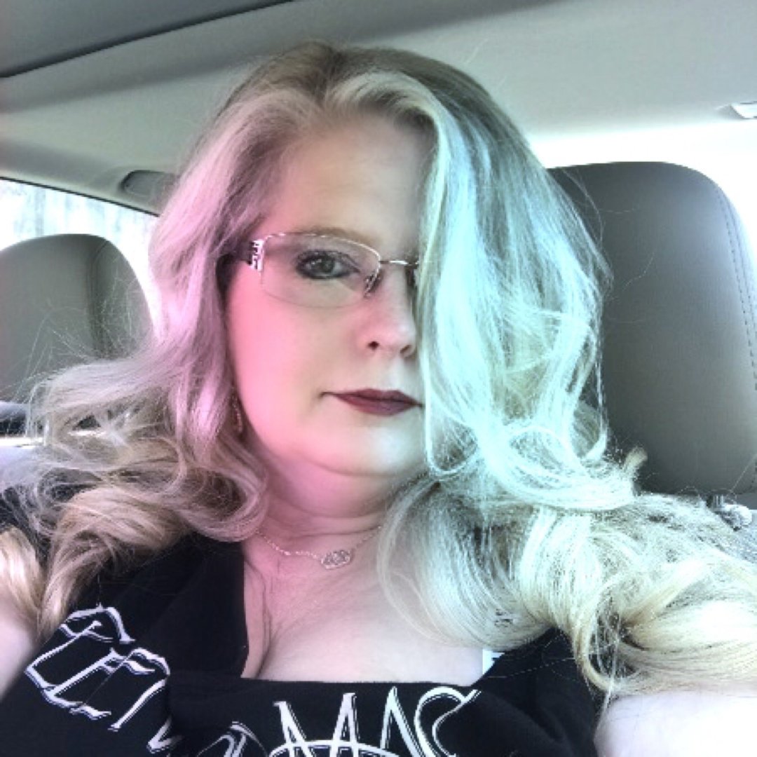 Stephan43128775's tweet photo. Got my hair done and love this liquid lipstick by Kylie in Ulta Beauty. #SelfieGame https://t.co/6g6hKkwcDA