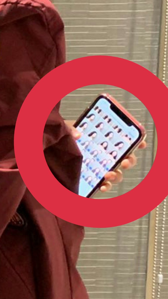 glowing_ashley's tweet photo. I think she's just browsing pics. Post naman dyan kahit isa lang! #ASHTANatGrandMediaCon https://t.co/UFneMJ53qW