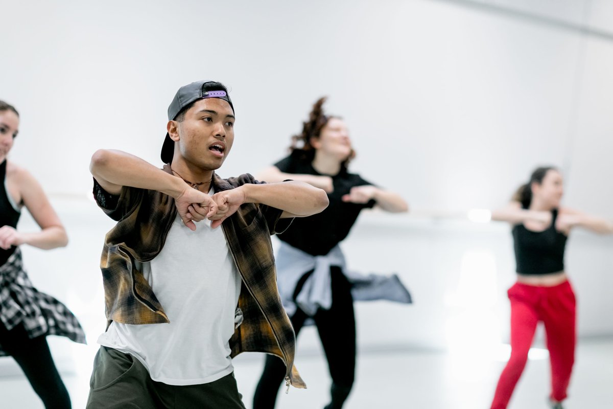 sydneydanceco's tweet photo. Dancing in the studios tomorrow? There'll be a film crew popping briefly into classes from 9am - 1.30pm. See you on the dance floor! Timetable: https://t.co/7DnBtIMKk1 #SDCStudios https://t.co/gPSmzsmbw8