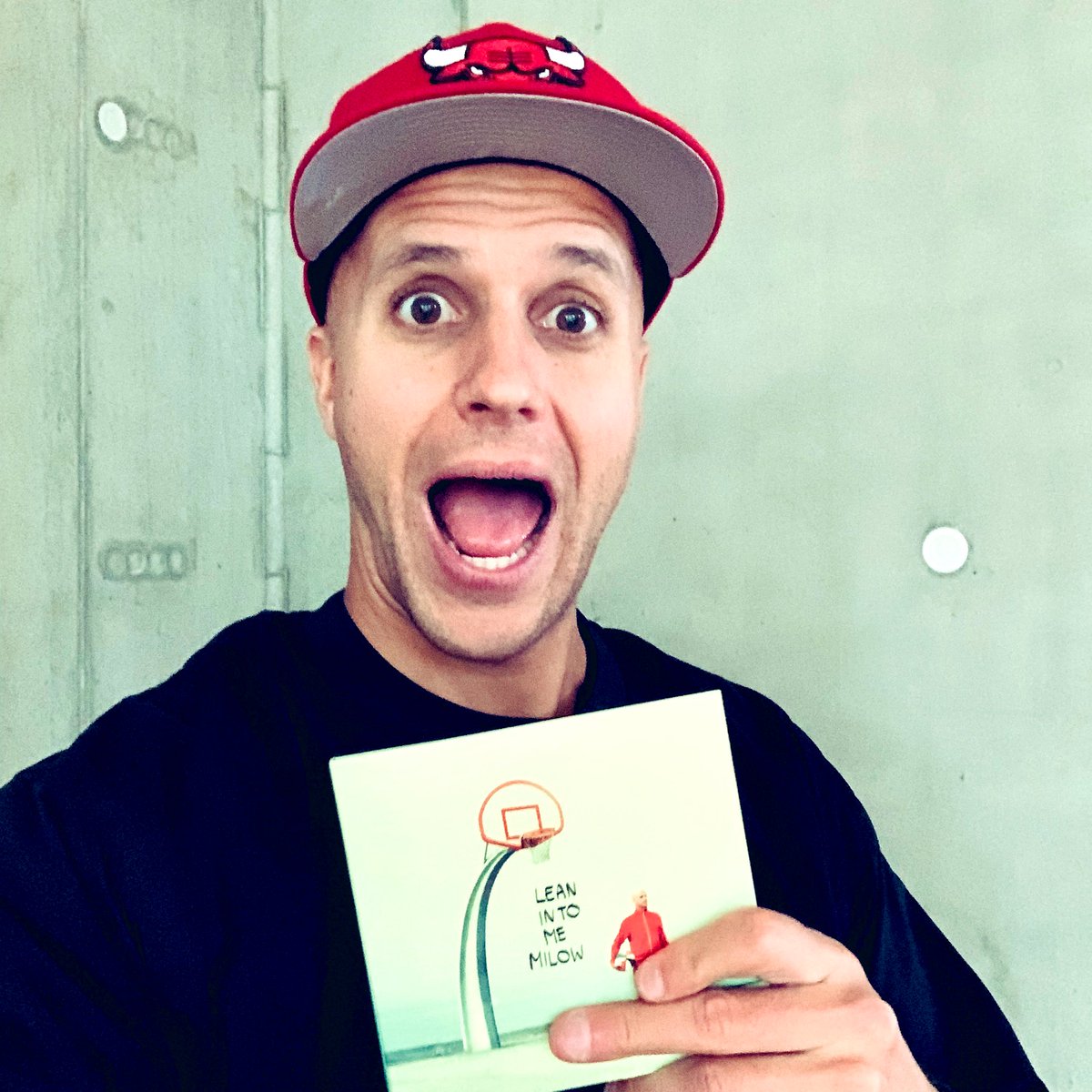 milow's tweet image. Happy Friday! My new album LEAN INTO ME is now worldwide available on your favorite platform!!! It’s a collection of the most personal songs I’ve ever written. Put on your headphones and enjoy the journey! BE &amp;amp; NL LNK.to/LIMmilow, DE, CH, AT info.universal-music.de/artists/lp/mil…