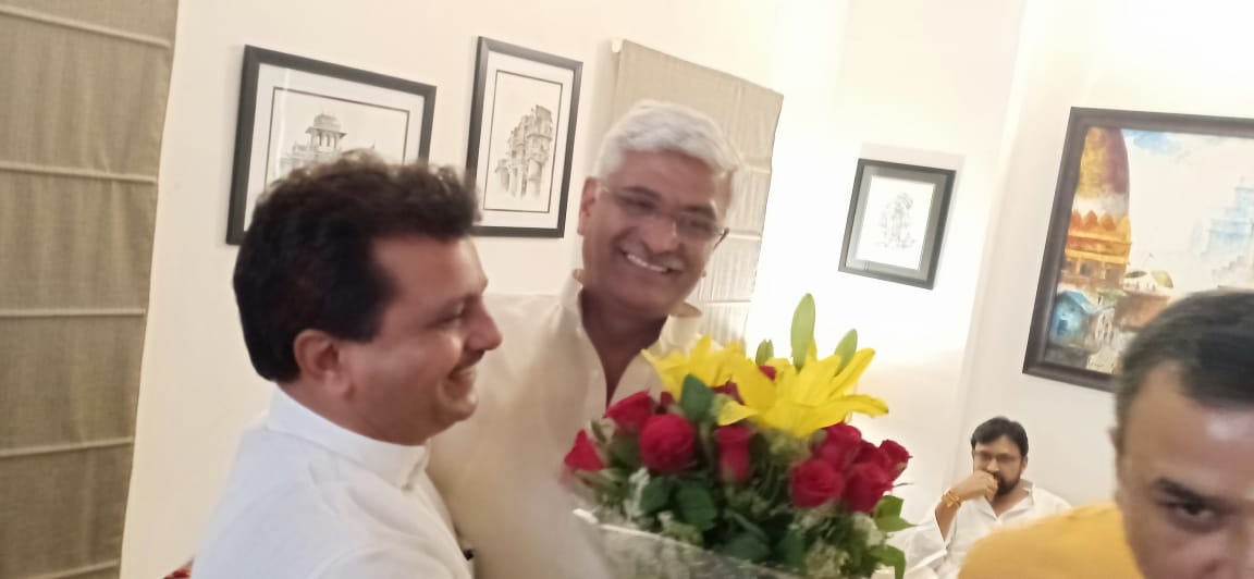 drmanojrajoria's tweet photo. आज दिल्ली में श्री गजेंद्र सिंह शेखावत जी से मुलाकात कर केंद्रीय मंत्री के रुप में शपथ ग्रहण करने पर बधाई एवं शुभकामनाये दी । @gssjodhpur https://t.co/K9YXwq813z