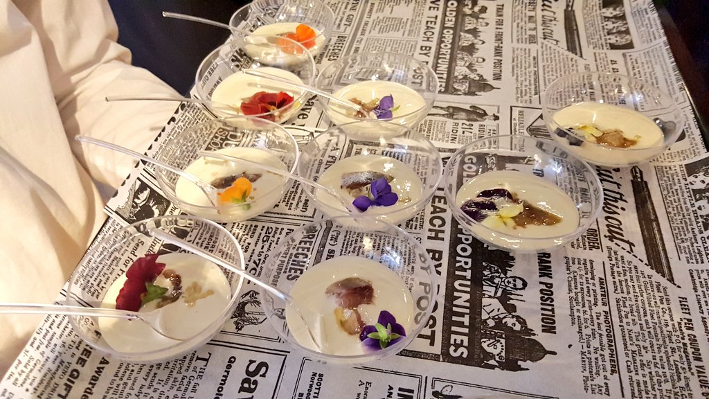 VinoComplutense's tweet photo. Entrega de los 32 Premios Viña de #Madrid de @VinosdeMadridDO en el @CIGMadrid.
Acompañado de las exquisitas tapas elaboradas por @ACYRE_ 😋😋
Enhorabuena a los premiados 👏🍷👏🥂
#vino #winelover
@todosobremadrid @slowfoodproduc1 @aseacam @Victori04417224 @10vcomunicacion https://t.co/gkmLbnz4BP