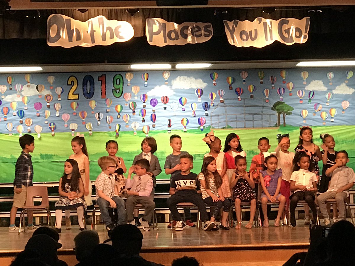 DiscoveryCVESD's tweet photo. Great job to our students and teachers at tonight’s Kindergarten performance of “Oh the Places You’ll Go”! https://t.co/q39pKSqnlU