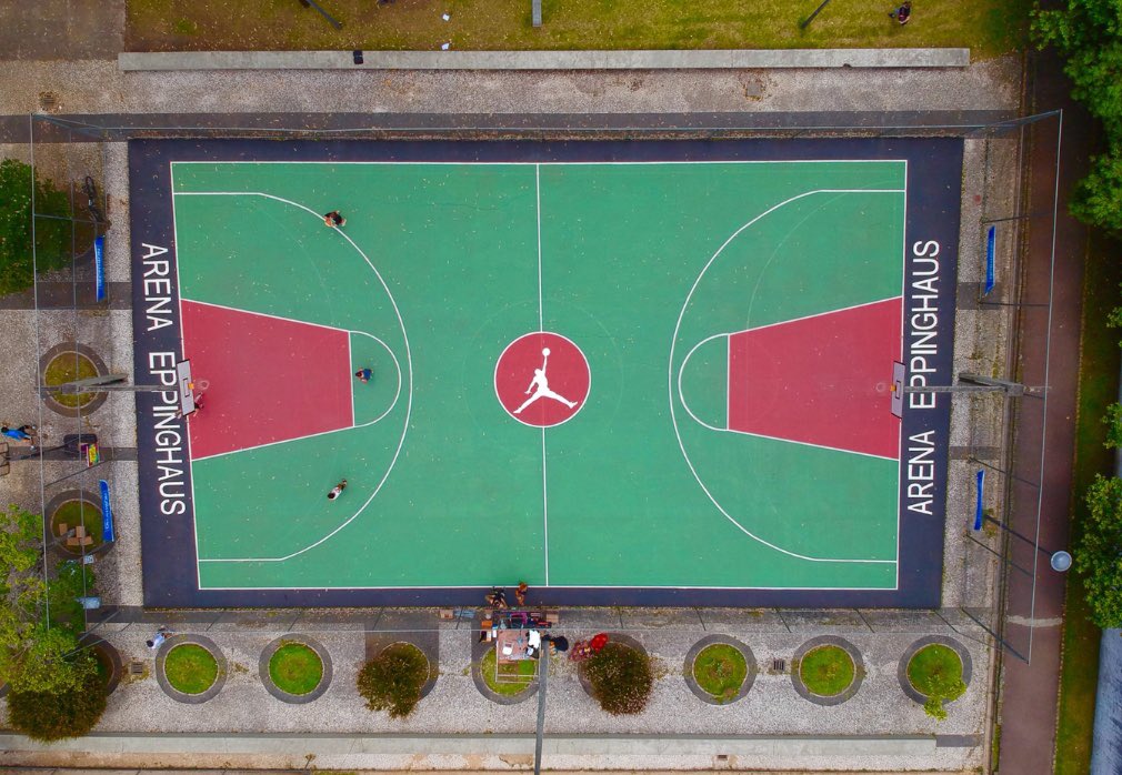fer_eppinghaus's tweet photo. Mandem um abraço pra galera da praça Eppinghaus de Curitiba! Aqui na Band o basquete é top!! Arena Eppinghaus! #nbbnaband https://t.co/MfiGekfT1d