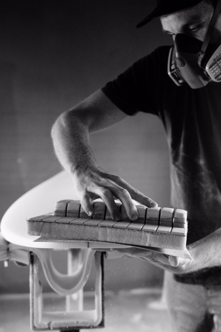 EricArakawaSurf's tweet photo. @woolleynat dialing in on the details of this custom Scream.

PC: @shannnoncav
#arakawasurfboards #performance #shapingsurfboards https://t.co/Cp66L69Ibz