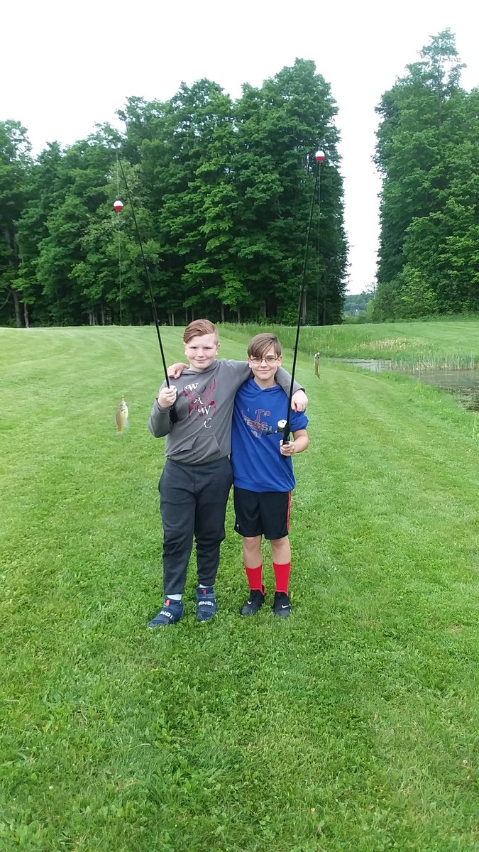 Mel_Belanger63's tweet photo. Thank you to Brad Hammers and the DEC for providing our 5th graders with a great outdoor learning experience at our school pond! #wccsms #DEC #fishbiology https://t.co/zEAgBylh9f