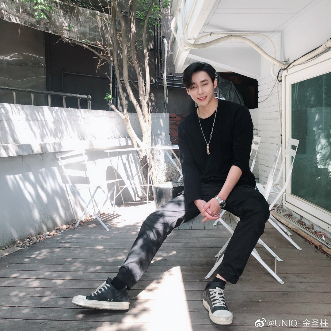 mingminged's tweet photo. Kim Sungjoo once again breathed π & damn this look. Damn him. He's so handsome as always π
#KIMSUNGJOO #UNIQ #BIGPILLAR
https://t.co/yzPU4gyAkT