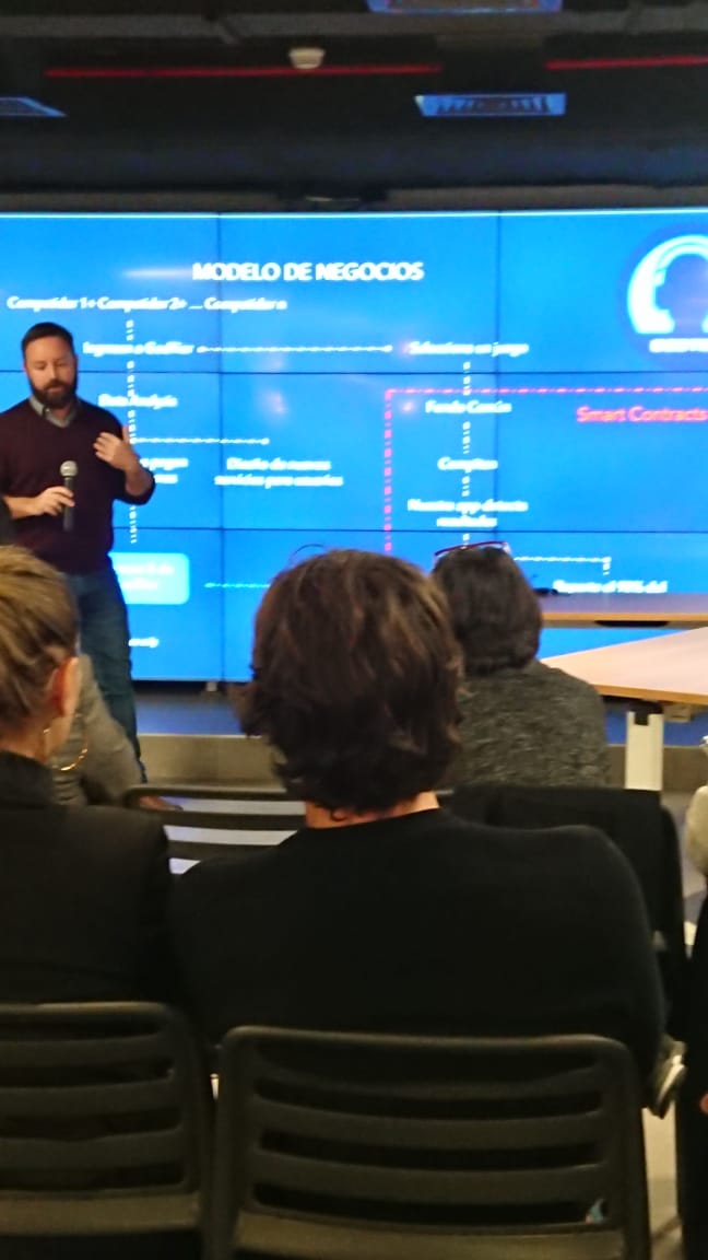 D_Weinacker's tweet photo. Presentando a @Godtier_gg en el primer concurso de #pitch impulsado por @TuringoStudio en el @bcinace. Gracias @ivanveram por tus aportes! #esports #turingo #bcinace #godtier #godtiergg #lol #CSGO https://t.co/9XajoovRSF