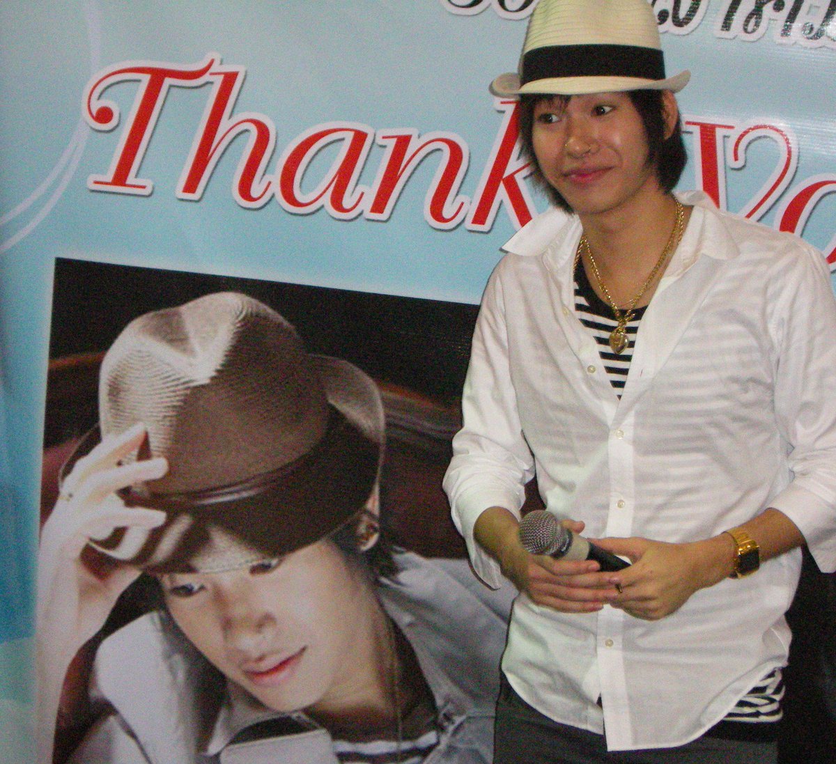 ake2go's tweet photo. @Jeab2817 เป็นภาพเดินสายทัวร์วิทยุ โปรโมทอัลบั้ม I'm in Love ครับ https://t.co/4yxJWx3a7J