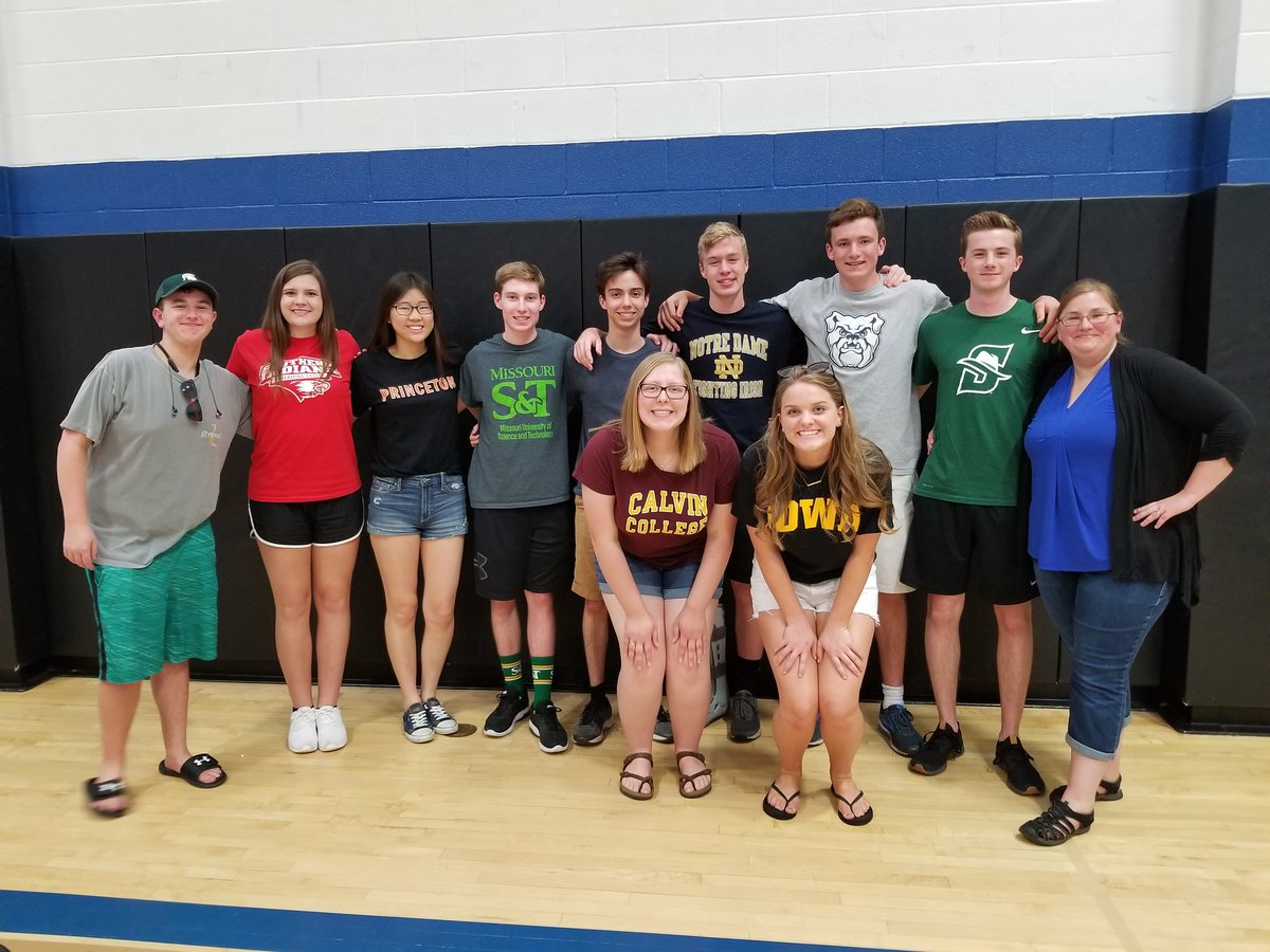 MsBoyntonSCN's tweet photo. Thank you to all of the members of #SCNclassof2019 for coming out to the bbq tonight- I had a blast! See you all tomorrow bright and early for practice and breakfast! Thank you to the #scnstucoclassof2020 for all of your help tonight! @SCNStuCo https://t.co/Kn5f1SkH6y